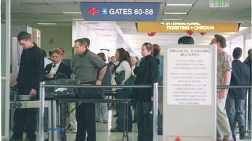 Algunos pasajeros se enteraban al llegar al aeropuerto que sus boletos habían sido cancelados por 'falta de pago'. FOTO: ARCHIVO