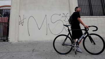 Grafiti con el que la MS-13 busca marcar territorio en la zona de Los Angeles.