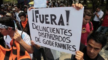 Guatemaltecos piden la renuncia de Otto Pérez Molina y Roxana Baldetti, por el caso de corrupción que implicó a varios funcionarios de gobierno.