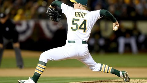 Sonny Gray, de los Atléticos, coqueteó con un un juego sin hit ni carrera.