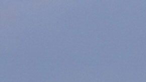 Turistas caminan en La Habana.