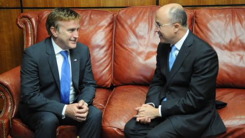 El embajador y el Procurador