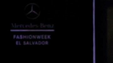 Johana Hernández (centro) en una pasarela donde presentó los diseños de su colección GLAUDI primavera 2015.