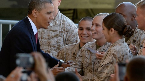 El presidente prometió crear 75,000 empleos y capacitar a veteranos en energía solar.