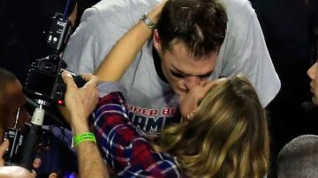 Una de las fotos más tiernas de la pareja durante la celebración del Super Bowl de los Patriots.