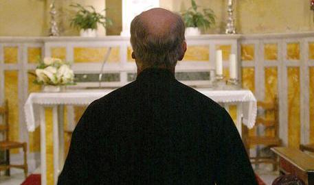 La Curia de Taranto ya separó a uno de sus curas de sus funciones