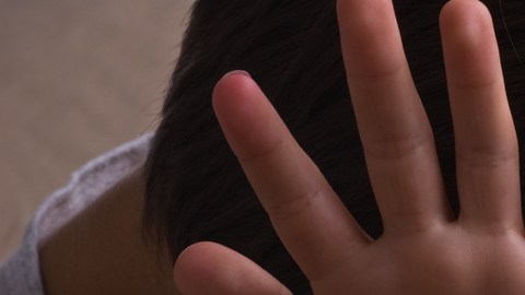 No existe ningún estudio que pueda comprobar que el castigo corporal beneficie a los niños.