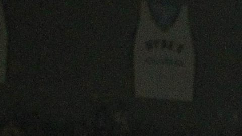 Marc Gasol, de los Grizzlies, bloquea el intento de Klay Thompson, de los Warriors.