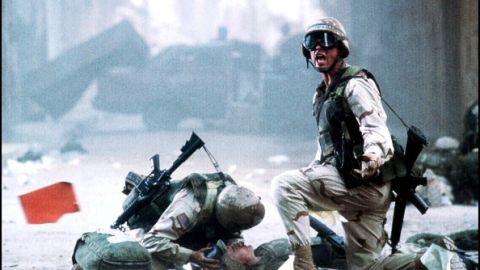 Una escena de 'Black Hawk Down' es una de las muchas películas clásicas de guerra.