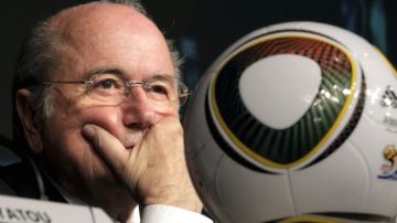 Joseph Blatter habló sobre las candidaturas de los próximos dos Mundiales y acusó a EEUU y Platini de causar la crisis de la FIFA.