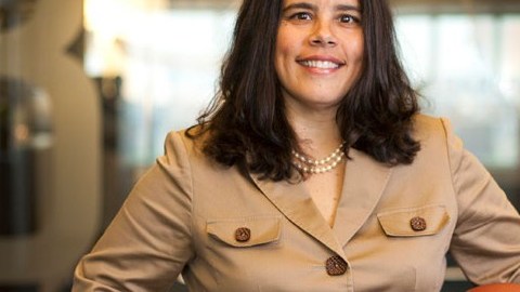 Elisa Padilla, nacida y criada en Newark, es la única hispana en una posición tan alta en los Brooklyn Nets. Foto: Cortesía