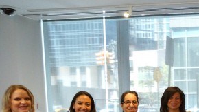 El grupo de 26 latinas premiadas como Mujeres Destacadas 2015.