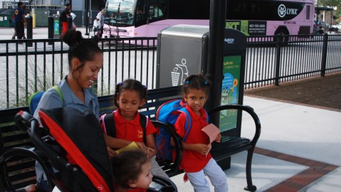 Muchas familias hispanas dependen del servicio de autobuses Lynx en Osceola.