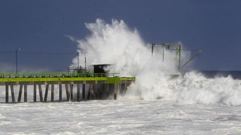 UN MUERTO Y DAÑOS MATERIALES POR OLEAJE EN COSTA DEL PACÍFICO EN AMÉRICA CENTRAL