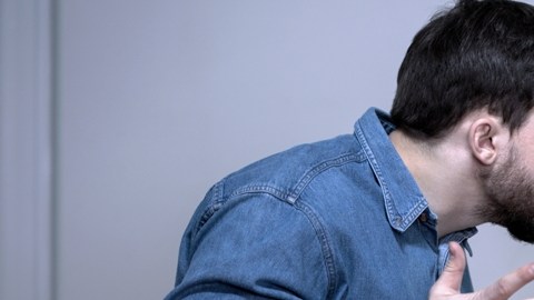 Los gritos y el abuso verbal o físico durante el noviazgo te dicen que serás una víctima de la violencia doméstica al formalizar tu relación con el matrimonio o la unión libre.