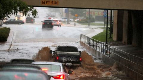 Alrededor de mil personas han tenido que ser evacuadas en el centro de Texas.