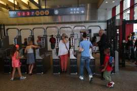 Pelea salvaje en el Metro de Nueva York: pasajero acuchillado y lanzado a las vías en Times Square por joven recién liberado dos veces