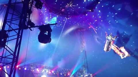 La trágica escena fue captada por uno de los asistentes.