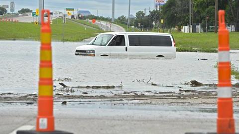 Las inundaciones han obligado a evacuar barrios en Texas.