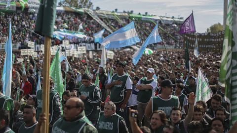 LOS CAMIONEROS DE ARGENTINA REALIZAN HUELGA POR RECLAMOS SALARIALES