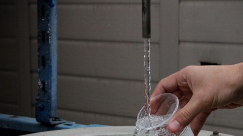 Una planta desalinizadora en el pueblo de Hadera, en el norte de Israel, convierte el agua de mar en agua potable.
