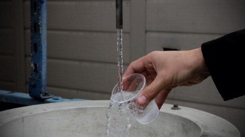 Una planta desalinizadora en el pueblo de Hadera, en el norte de Israel, convierte el agua de mar en agua potable.