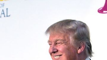 Donald Trump con la última Miss Universo, la colombiana Paulina Vega.