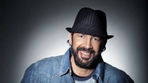 Con esta cara de inocencia, cualquier estaría dispuesto a votar por el cantautor Juan Luis Guerra.