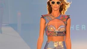 La nueva colección estuvo dotada de "gran colorido".