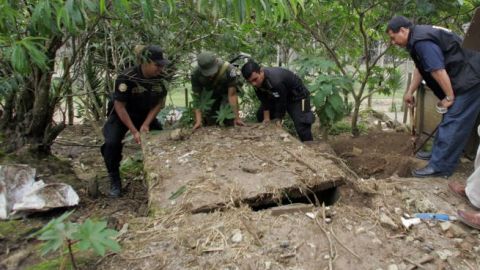 Hallan restos en fosa clandestina.