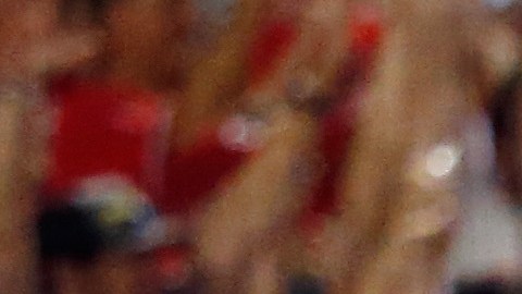 Todd Frazier, de los Rojos, reacciona con emoción en la final del Derby de Jonrones, cuando vino de atrás para ganar el gustado concurso.