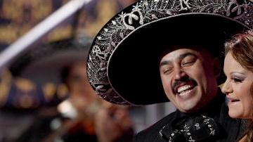 Lupillo y Jenni Rivera.