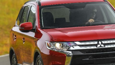 El Outlander tiene un precio sugerido más bajo que el modelo de 2015.