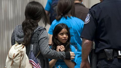 Los menores detenidos cruzando la frontera con alguno de sus padres (generalmente la madre) terminan en "centros de detención familiar" mientras intentan pelear su caso de asilo.