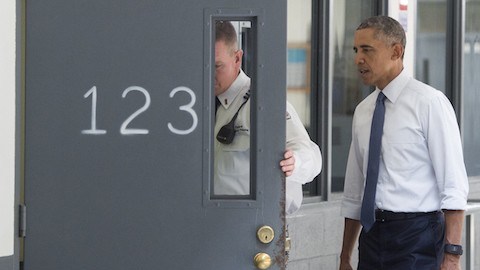 Obama pidió un sistema que rehabilite y no criminalice a personas por delitos menores.