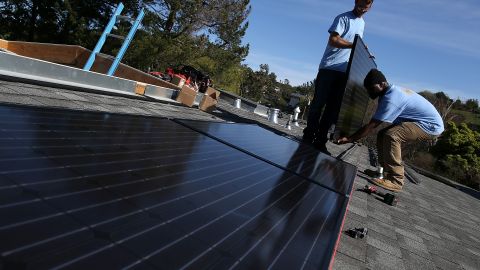 Edificios escolares contarán con paneles solares para el ahorro de energía