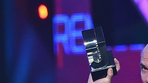 Pitbull aprovechó sus minutos en el escenario para hablar de Donald Trump y hasta "El Chapo" Guzmán.