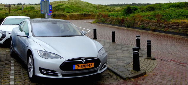 Tesla es marca líder en ventas de autos eléctricos.