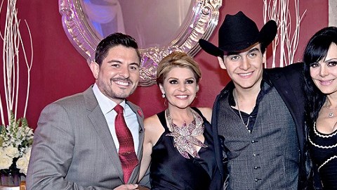 De izq. a der., Ernesto Laguardia, Itatí Cantoral, Julián Figueroa y Maribel Guardia en las grabaciones del final de "Amores con trampa".