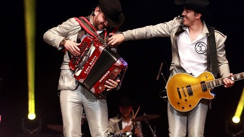 Calibre 50 seguirá con su tradición y presentará su más reciente canción sobre la segunda fuga del capo mexicano, Joaquín "El Chapo" Guzmán.