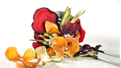 Las chips se pueden elaborar en casa, muy al natural, casi con cualquier fruta o vegetal.