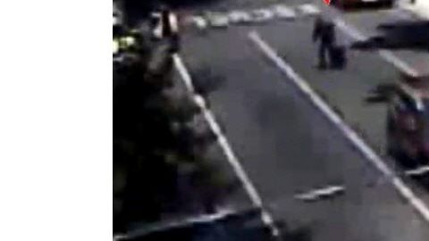 Imágenes de las cámaras de seguridad muestran a los presuntos asesinos del periodista y de cuatro mujeres.