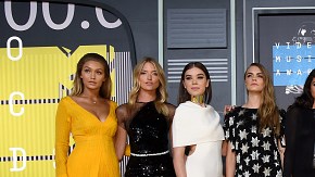 Las famosas no dudaron en posar con gran elegancia.