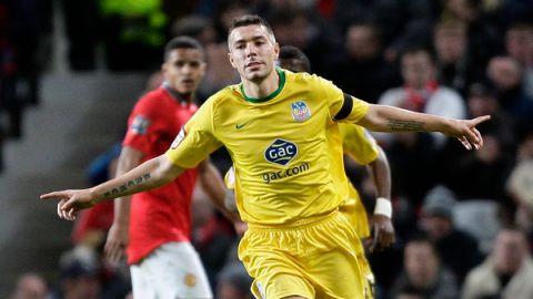 Darren Ambrose, del Crystal Palace,  celebra el gol que anotó ante el Manchester United en el partido de ayer en la Carling Cup.