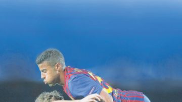 Jugadores del Barcelona celebran la segunda anotación del equipo sobre el BATE en el Camp Nou.