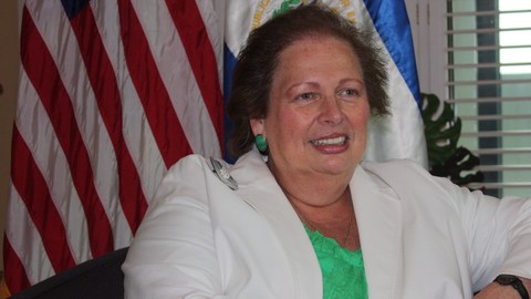 Mari Carmen Aponte espera tranquila la votación en el Senado.