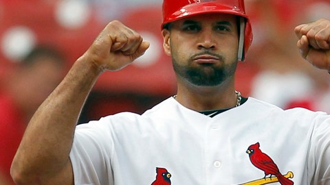 El dominicano Albert Pujols, además de ser pretendido por los Marlins, también tiene ofertas de los Cardenales y los Cachorros de Chicago.