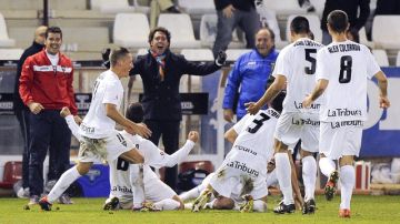 Los jugadores del Albacete celebran el segundo gol del equipo en su victoria 2-1 ante Atlético de Madrid.