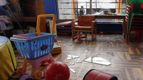 La explosión en un centro policial provocó daños a una casa hogar para niños y varios edificios cercanos al lugar del incidente.