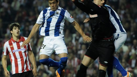 Diego Ifrán, al frente, juega poco para el Real Sociedad.